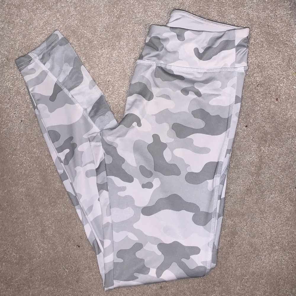 Forever 21 camo activewear leggings